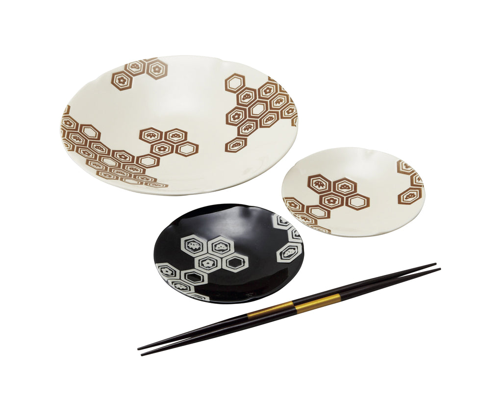 KOMON Black and White Plate Set with Chopsticks - Hexagonal Pattern