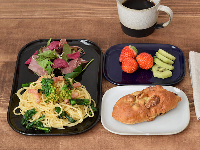 Estmarc 10.6" Square Trays/Plates Set of 2 - Black