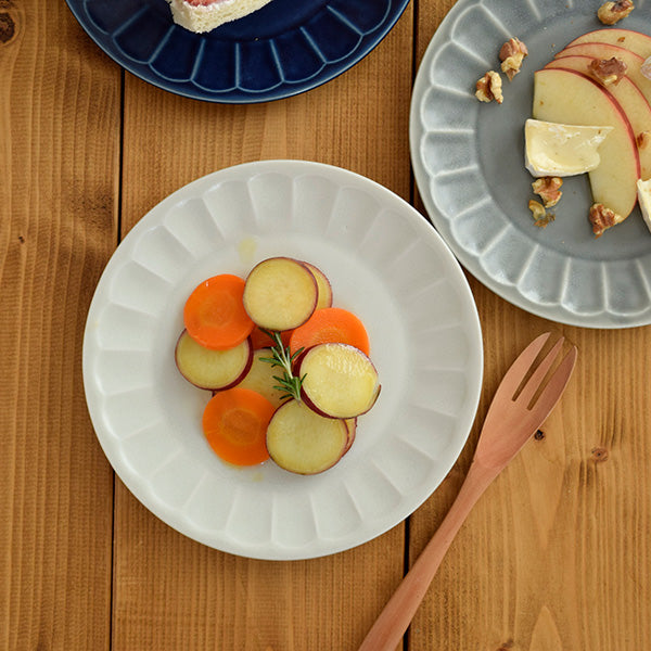 Shinogi 7.3" Flower Plates Set of 4 - Matte White