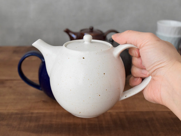 Round Ceramic Teapot (520 cc, 17.6 oz) - Gold Crystal