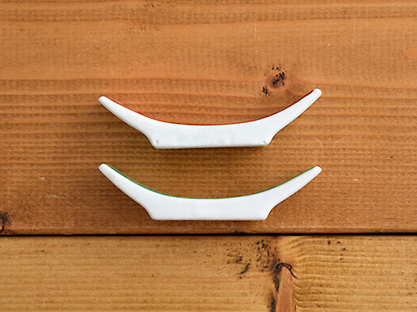 Chopstick Holders Beautiful Japanese Arabesque Design (Cutlery Rest) Set of 4 (2 Red & 2 Green) Flowers
