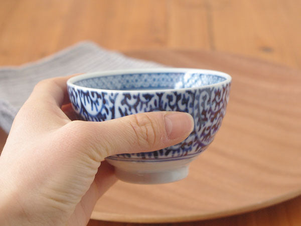 6.7 oz Retro Modern Japanese Tea Cup Set of 4 Japanese Arabesque (Tako Karakusa) White x Blue