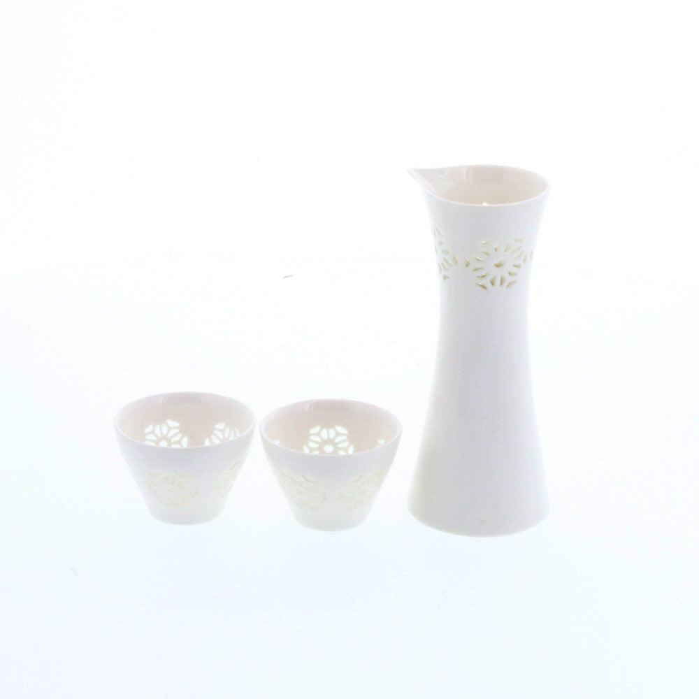 Hotarude Sake Bottle (Tokkuri) and 2-Piece Sake Cup (Guinomi) Set with Gift Box - White