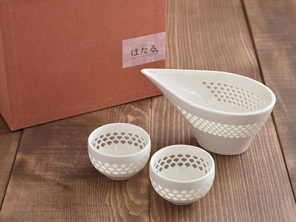 Hotarude Sake Bottle with Spout (Katakuchi) and 2-Piece Sake Cup (Guinomi) Set with Gift Box - White