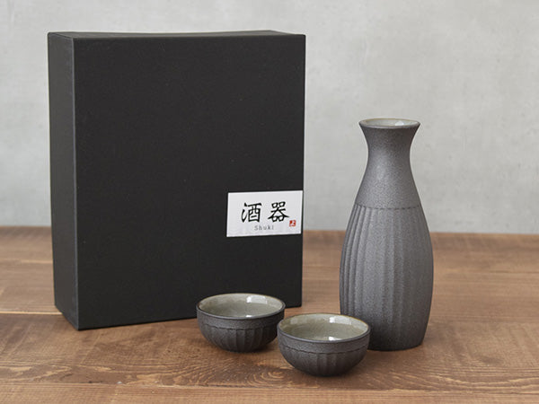 Tetsuyu Sake Bottle (Tokkuri) and 2-Piece Sake Cup (Guinomi) Set with Gift Box - Gray