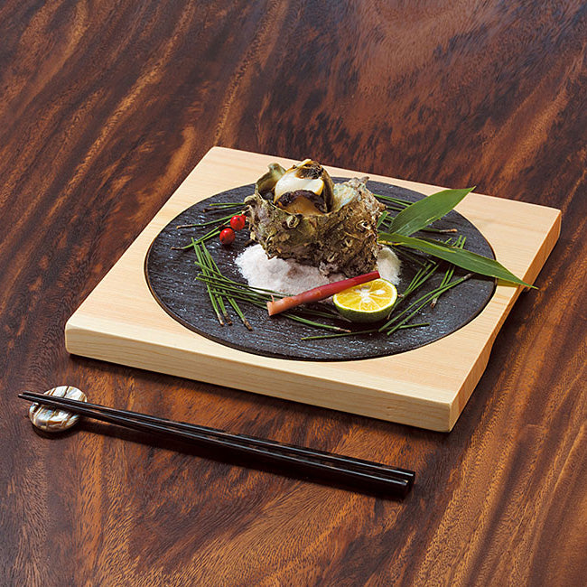 8.3" Round Ceramic Platter with Wooden Tray - Black Stone Pattern